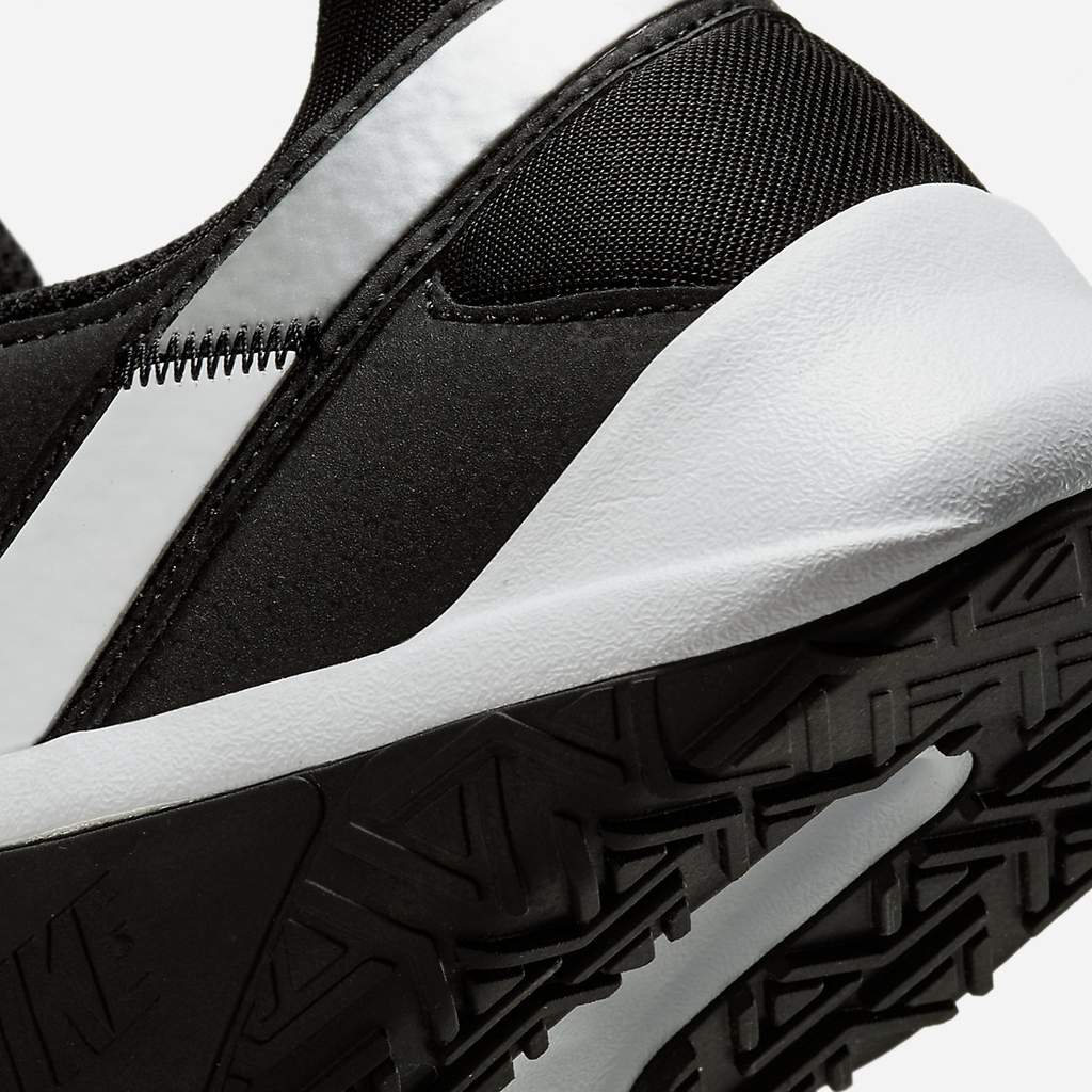 Кросівки для тренування NIKE LEGEND ESSENTIAL 2 CQ9356-001