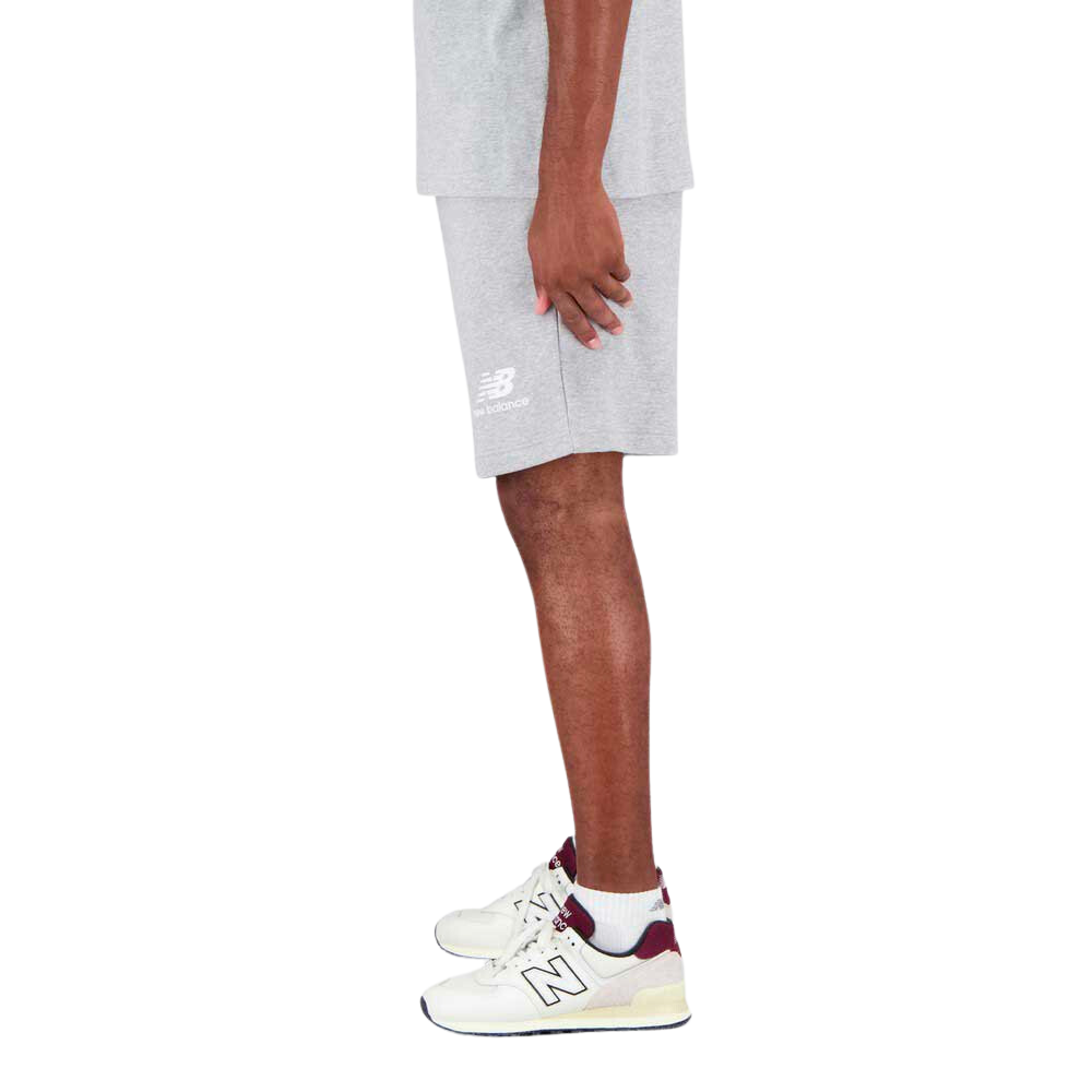Чоловічі спортивні шорти New Balance Essentials Stacked Logo MS31540AG