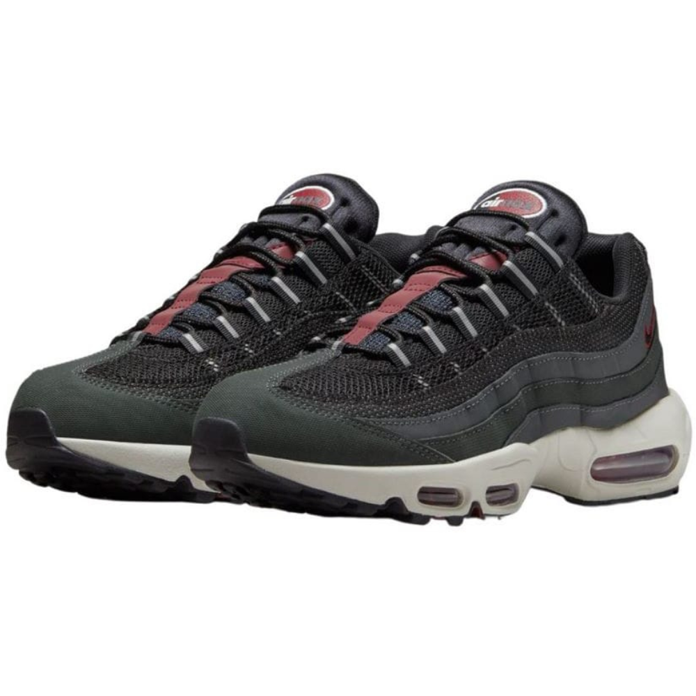 Чоловічі повсякденні кросівки NIKE AIR MAX 95 ESSENTIAL DQ3982-001