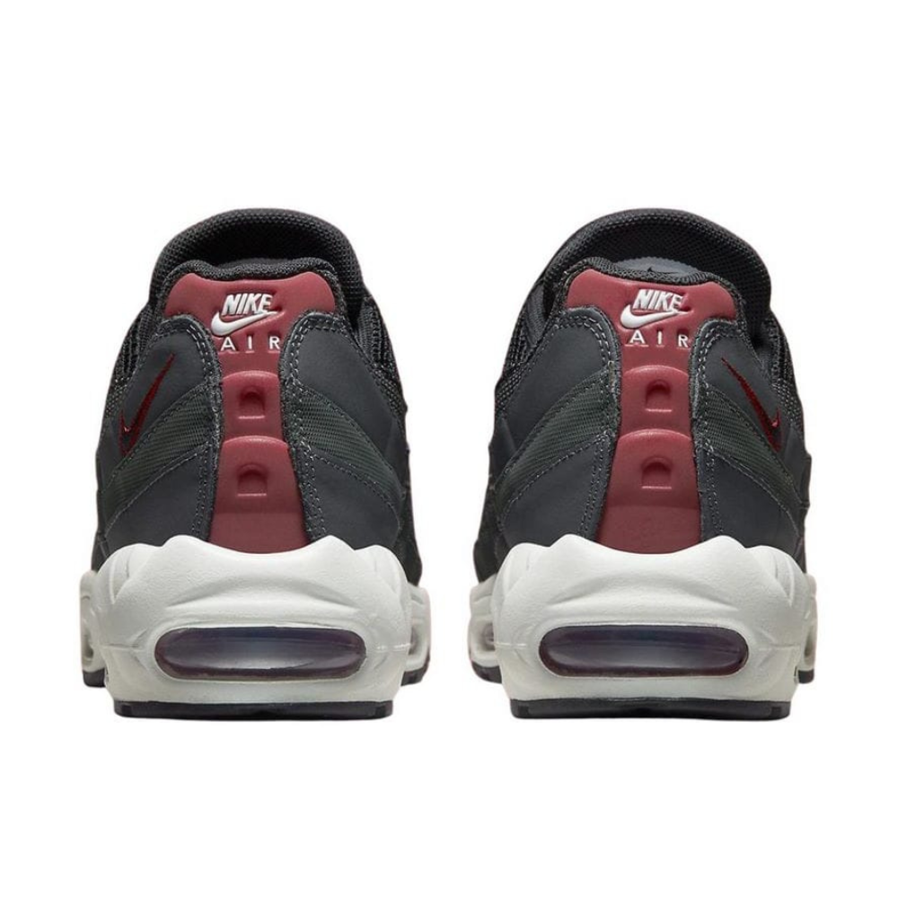 Чоловічі повсякденні кросівки NIKE AIR MAX 95 ESSENTIAL DQ3982-001