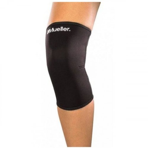 Фиксатор колена с закрытой чашечкой Mueller Knee Sleeve 424